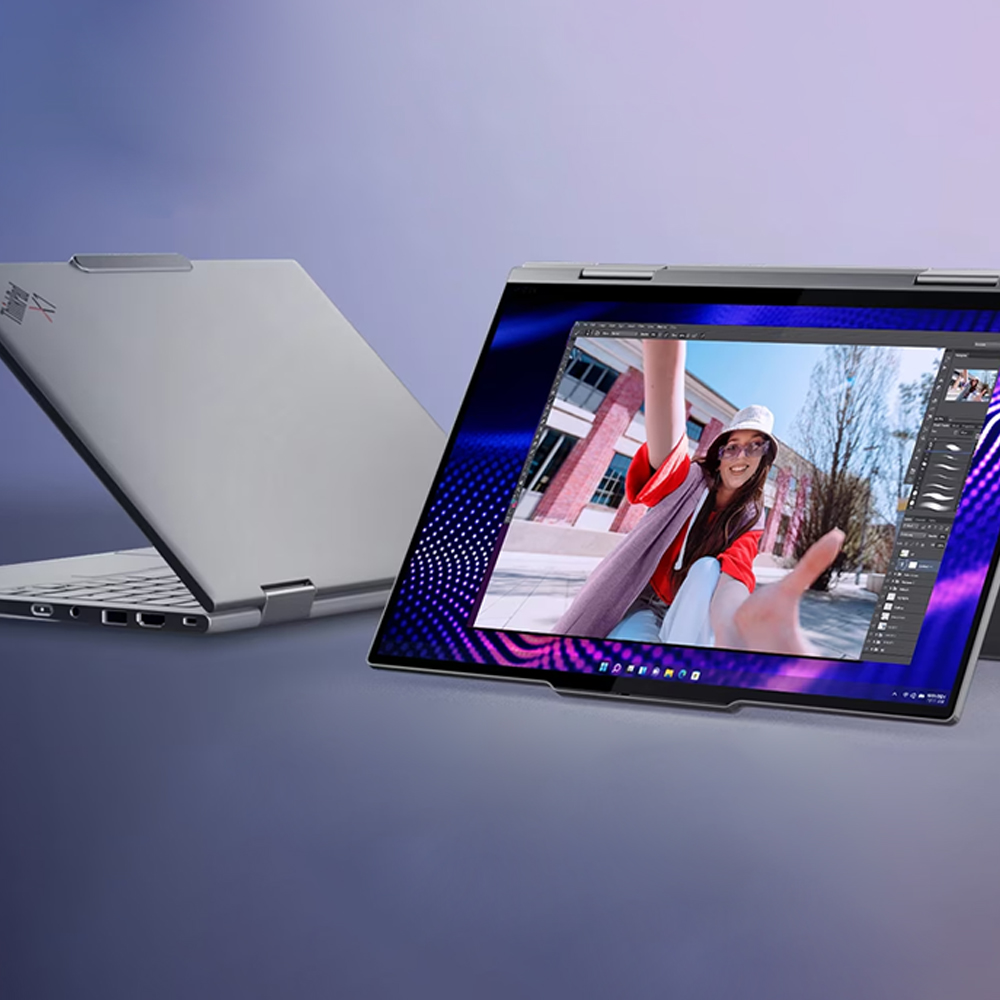 Laptop mit Videocall auf dem Bildschirm